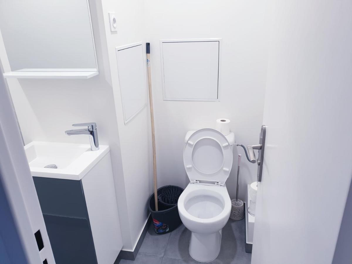 Big Flat Sea Vieuw 95 M2 5 Rooms Near Airport 5 Min Train 3 Min And Tram On Site, Beach 7 Min, 2 Showers And 2 Toilets , Neuf Grand Appartement 95 M2 5 Chambres Proche Aeroport 5 Min Train 3 Min Et Tramway Sur Place, Plage 7 Min 2 Douches Et 2 Wc Vue Nice Eksteriør billede